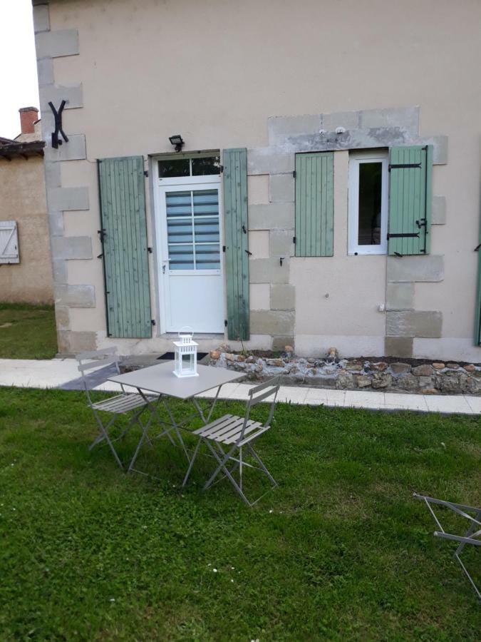 Hotes De L'Isle Saint-Medard-de-Mussidan Buitenkant foto